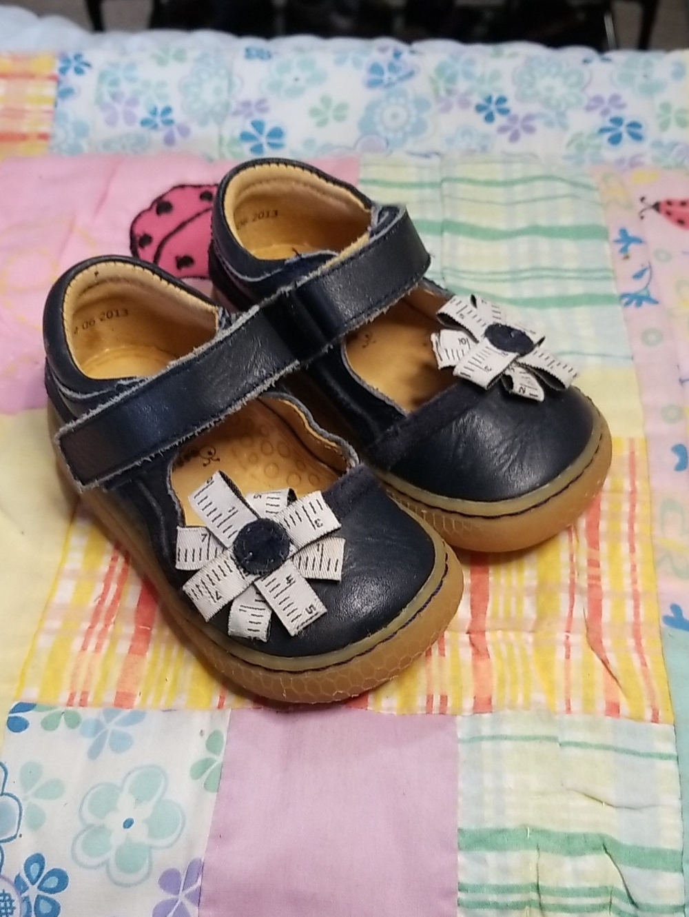 Livie & Luca Navy Blue Leather Mary Janes with White Flower Size 4 Metric
